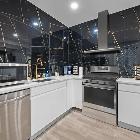 Modern Studio Retreat With Free Park